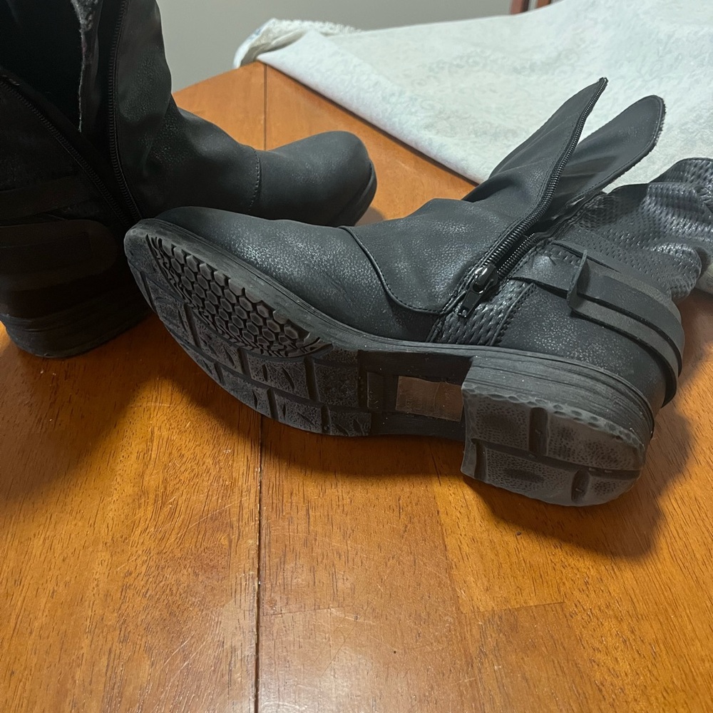 Jellypop Black Ankle Booties with Buckle Detail - Picture 4 of 7